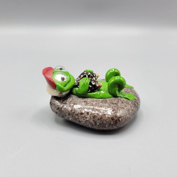 Handcrafted Frog Figurine Sitting On Stone Office Desk Home Shelf Decor - Picture 6 of 8
